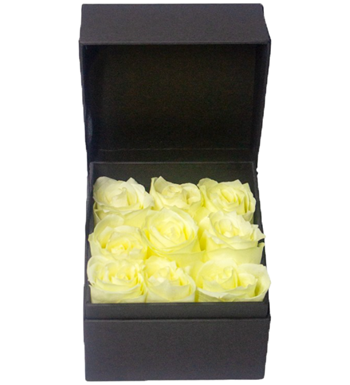 kutuda beyaz gül, kare kutu çiçek, siyah kutu aranjman,