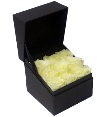 kutuda beyaz gül, kare kutu çiçek, siyah kutu aranjman,