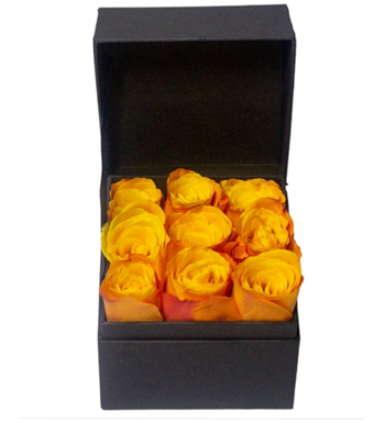 kutuda turuncu gül, kare kutu çiçek, siyah kutu aranjman,